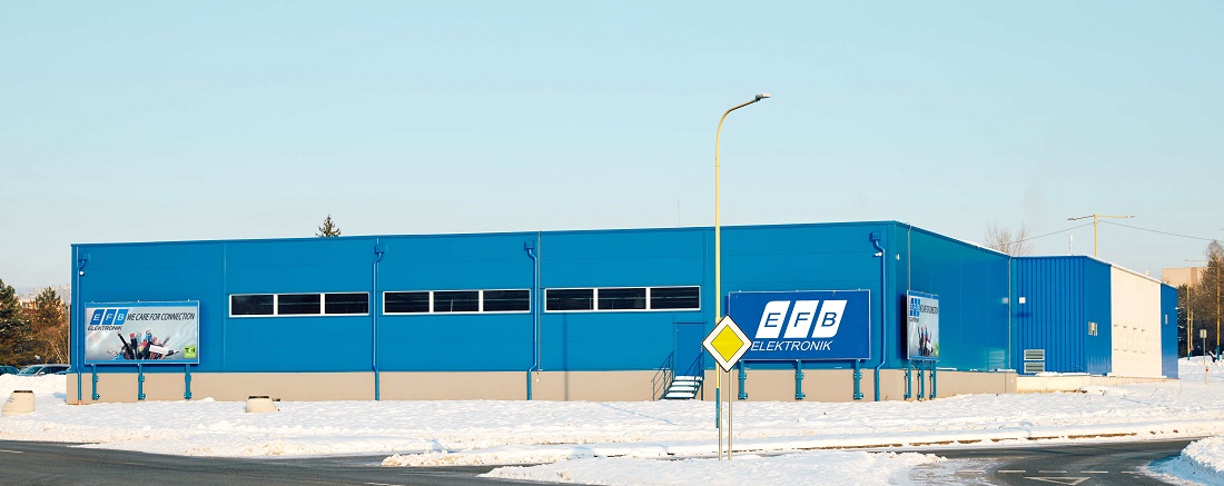 Ein blaues Industriegebäude