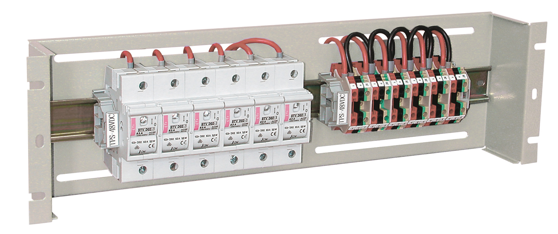 19" 3HE Energieverteilungs-/Schutzschaltergehäuse für 22 Module 17,5 mm, RAL9005