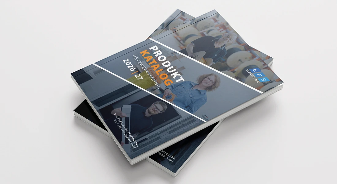 EFB-Elektronik Produktkatalog 2026 auf einem Stapel