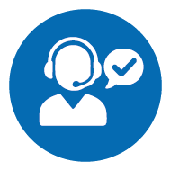 Weißes Kundenservice-Symbol mit Headset und Häkchen-Sprechblase auf blauem Kreis