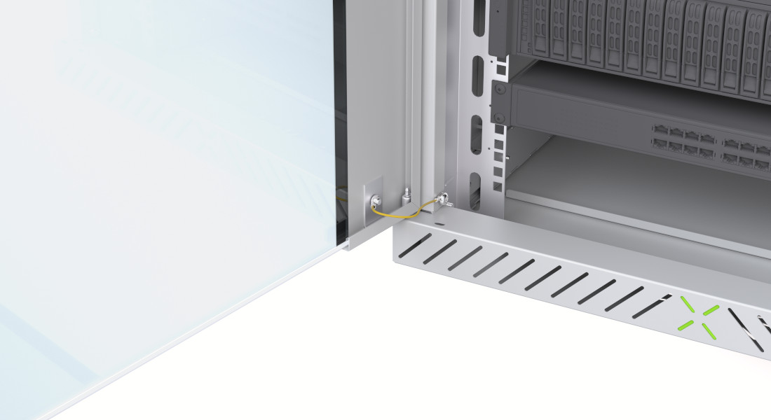 Detailaufnahme: Erdungskabel am X-Rack Detailaufnahme: Erdungskabel am X-Rack