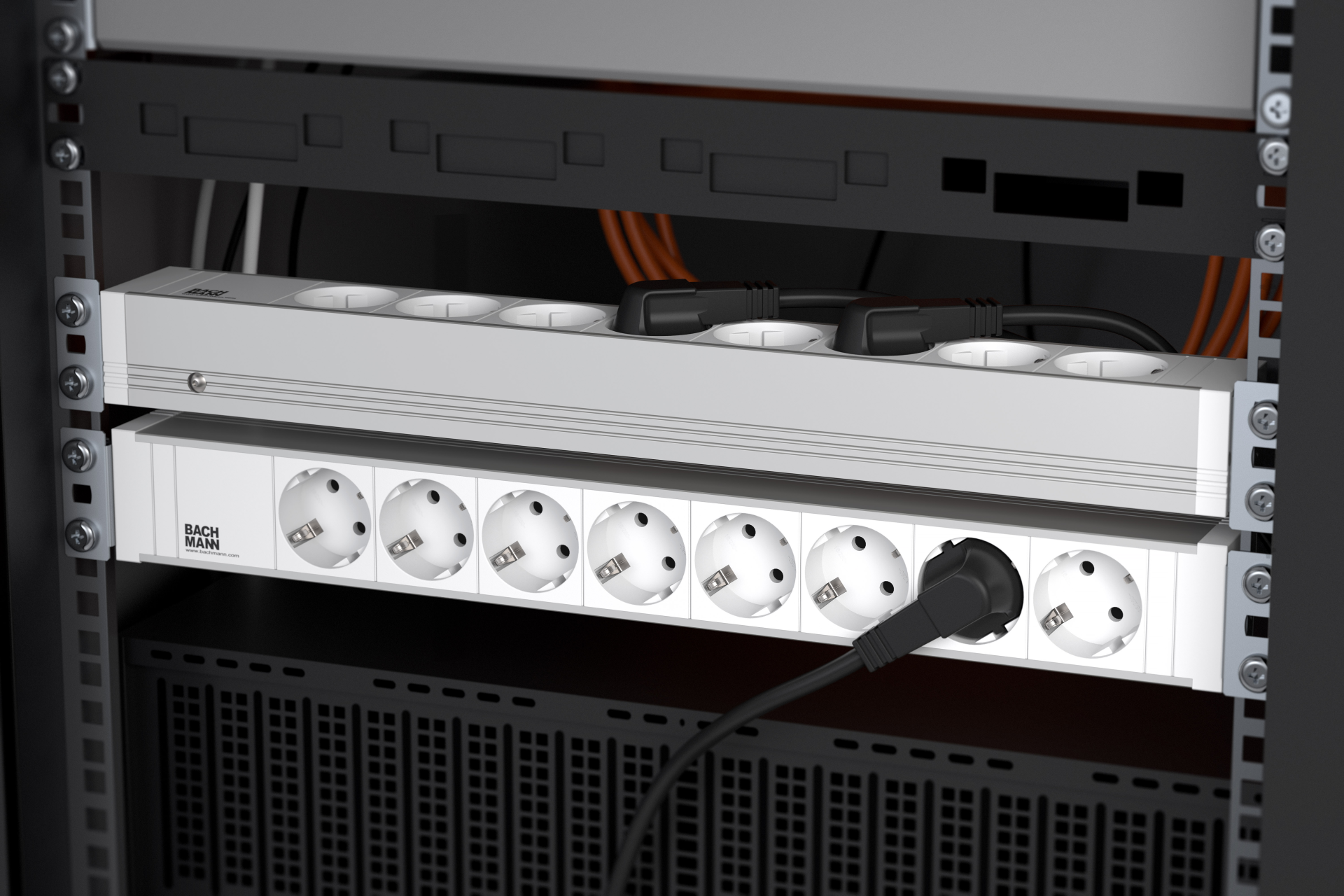 19" 1,5HE Steckdosenleiste 8 x CEE7/3, weiß, Zul. 2,0 m H05VV-F 3G1,5mm² CEE7/7