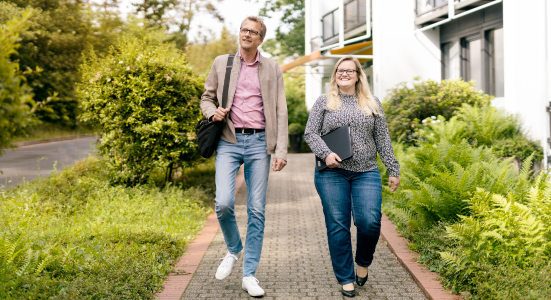 Robin Ohle and Stefanie Bühner go for a walk | EFB-Elektronik