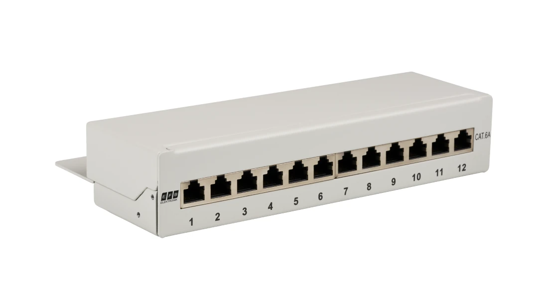 Cat.6A Patchpanel mit 8 RJ45-Ports für Netzwerkinstallationen.