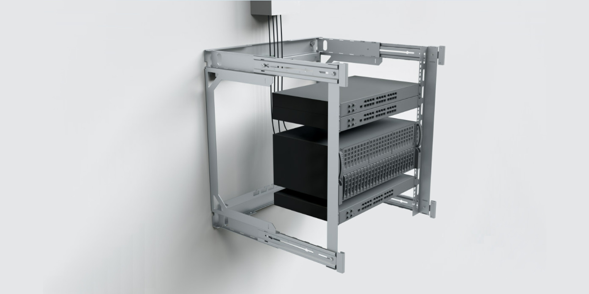 X-Rack ohne Gehäuse mit Komponenten hängt mit ausgefahrener Tiefe an der Wand X-Rack ohne Gehäuse mit Komponenten hängt mit ausgefahrener Tiefe an der Wand