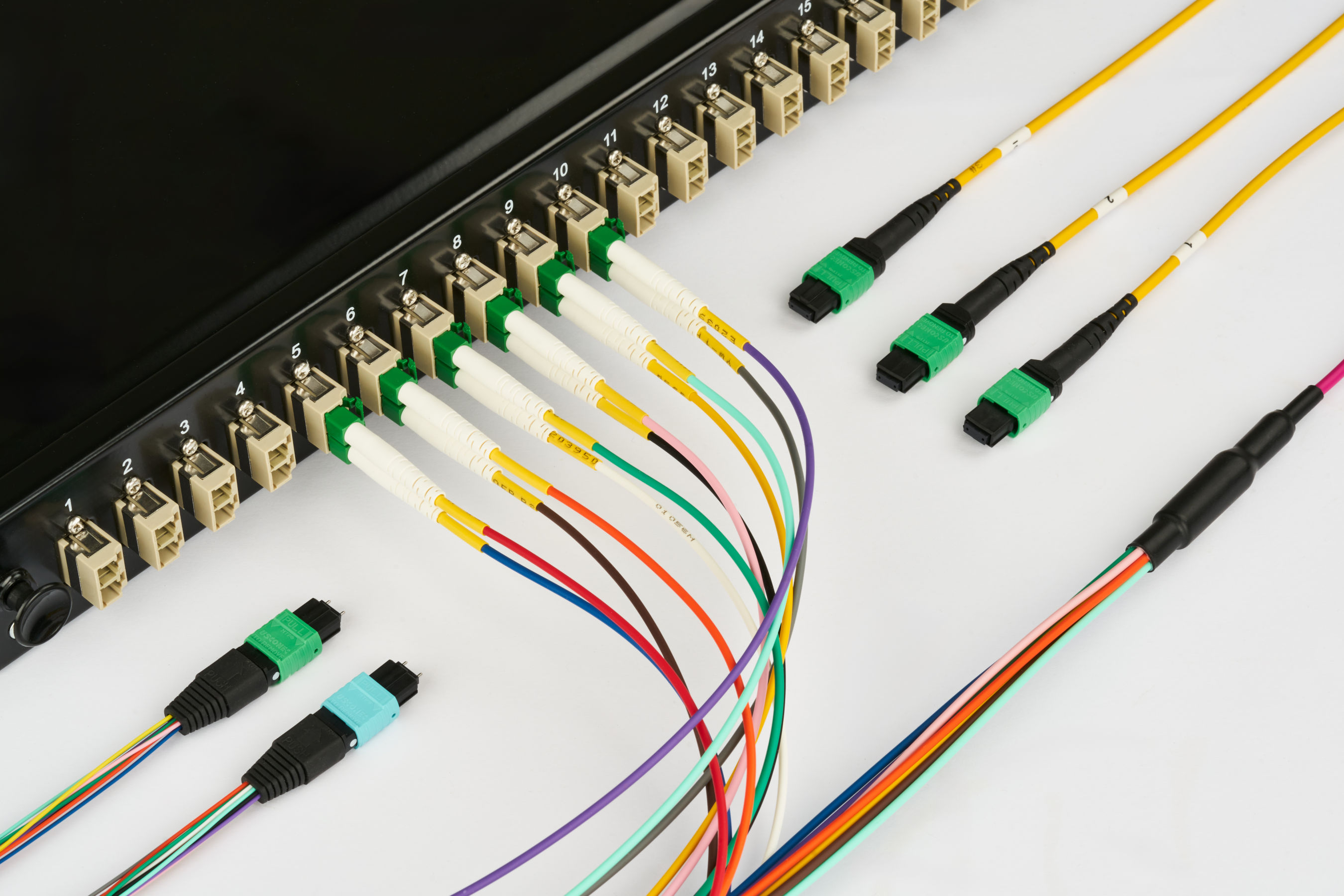 Glasfaser-Verteilerpanel mit LC-Duplex- und MTP/MPO-Steckverbindern – High-Density-Glasfaserlösung für Rechenzentren und Netzwerke.