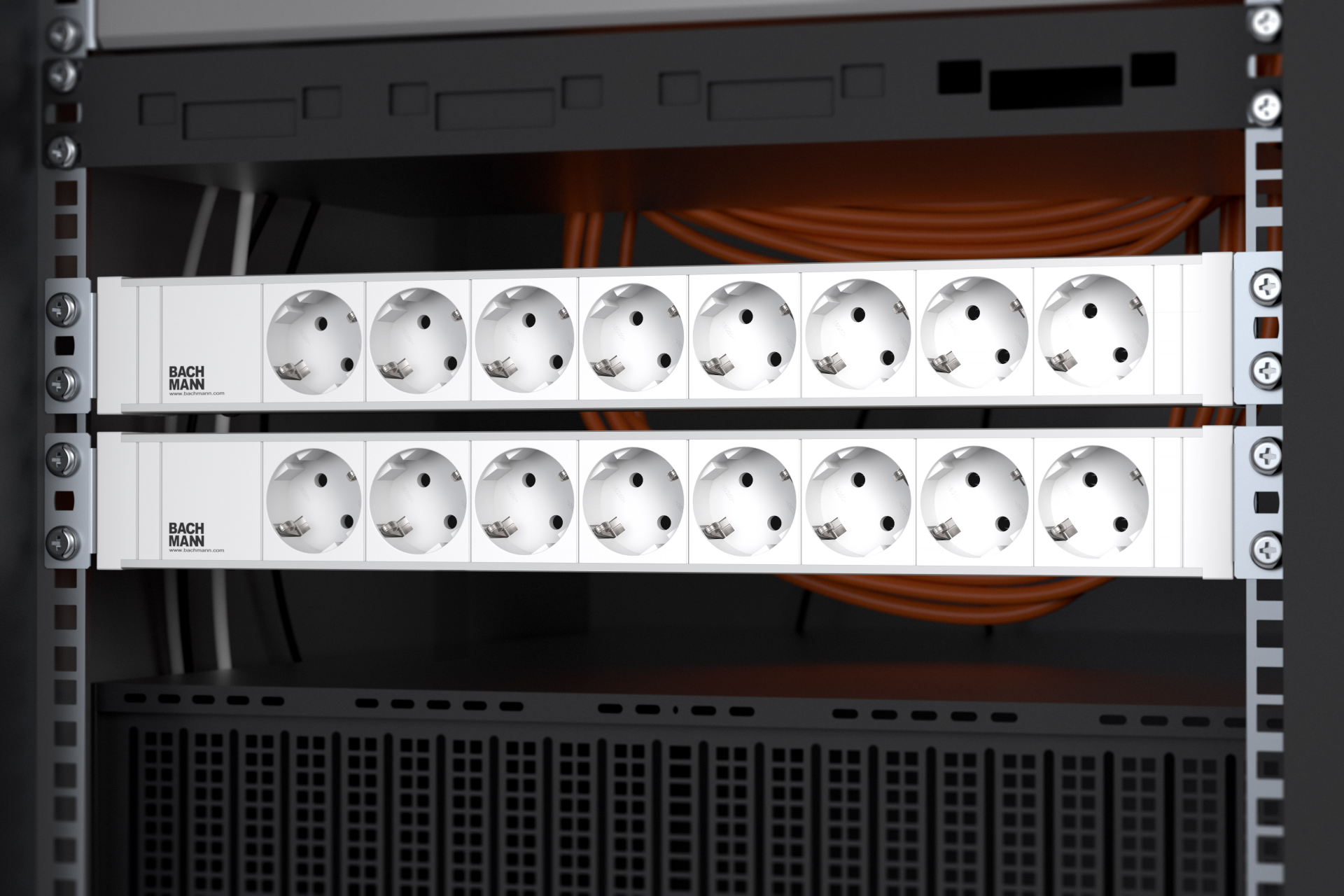 19" 1,5HE Steckdosenleiste 8 x CEE7/3, weiß, Zul. 2,0 m H05VV-F 3G1,5mm² CEE7/7