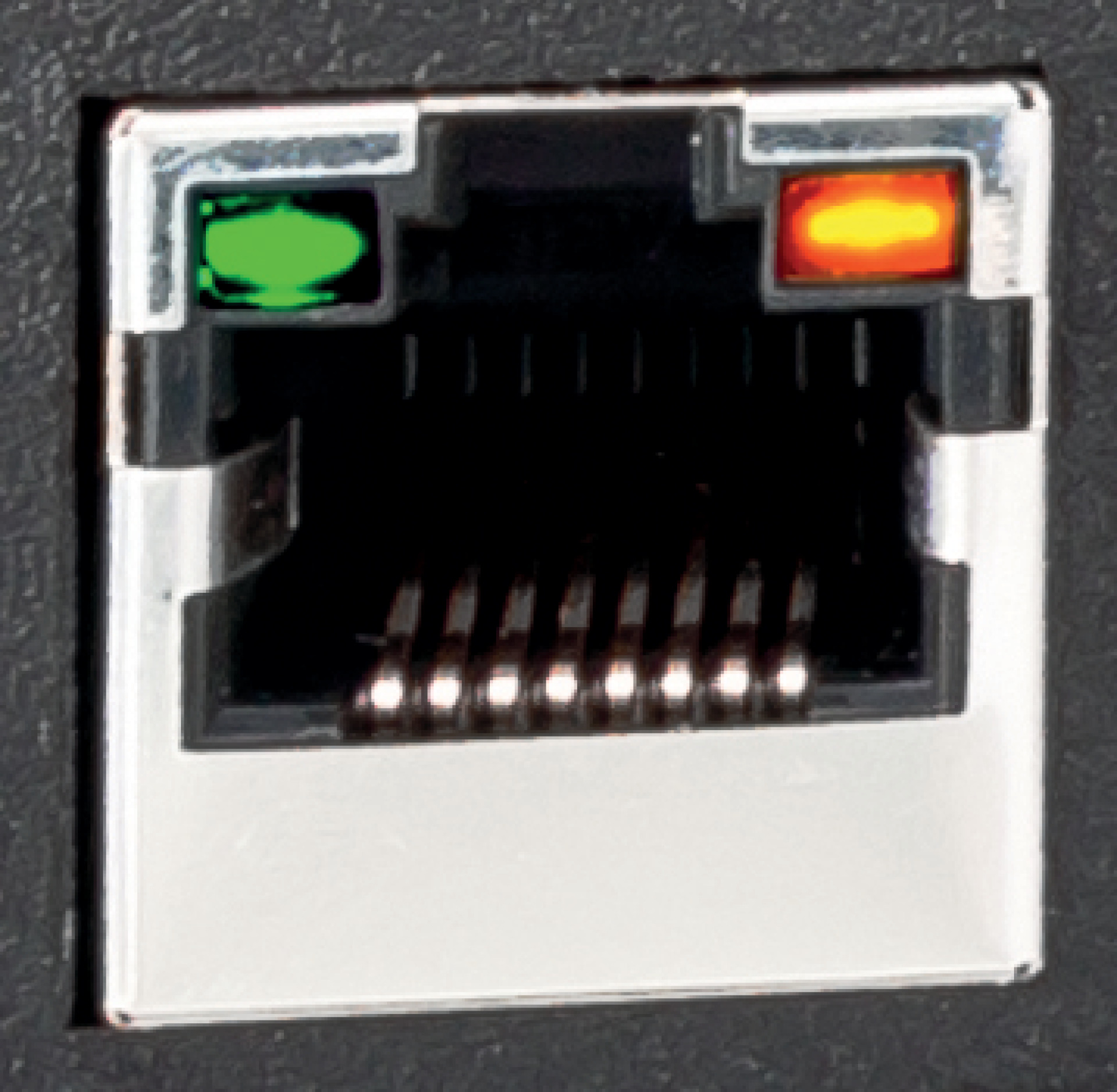 PDU Vertikal BN2000 Monitored 36 x C13 + 6 x C19, 3-phasig
