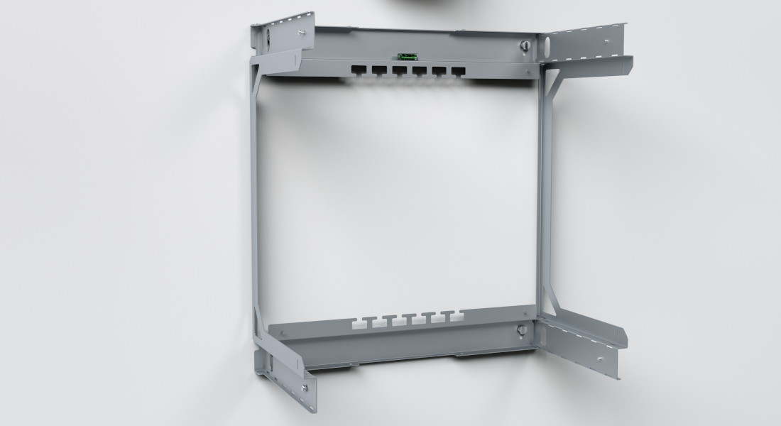 X-Rack ohne Gehäuse und Komponenten hängt an der Wand X-Rack ohne Gehäuse und Komponenten hängt an der Wand